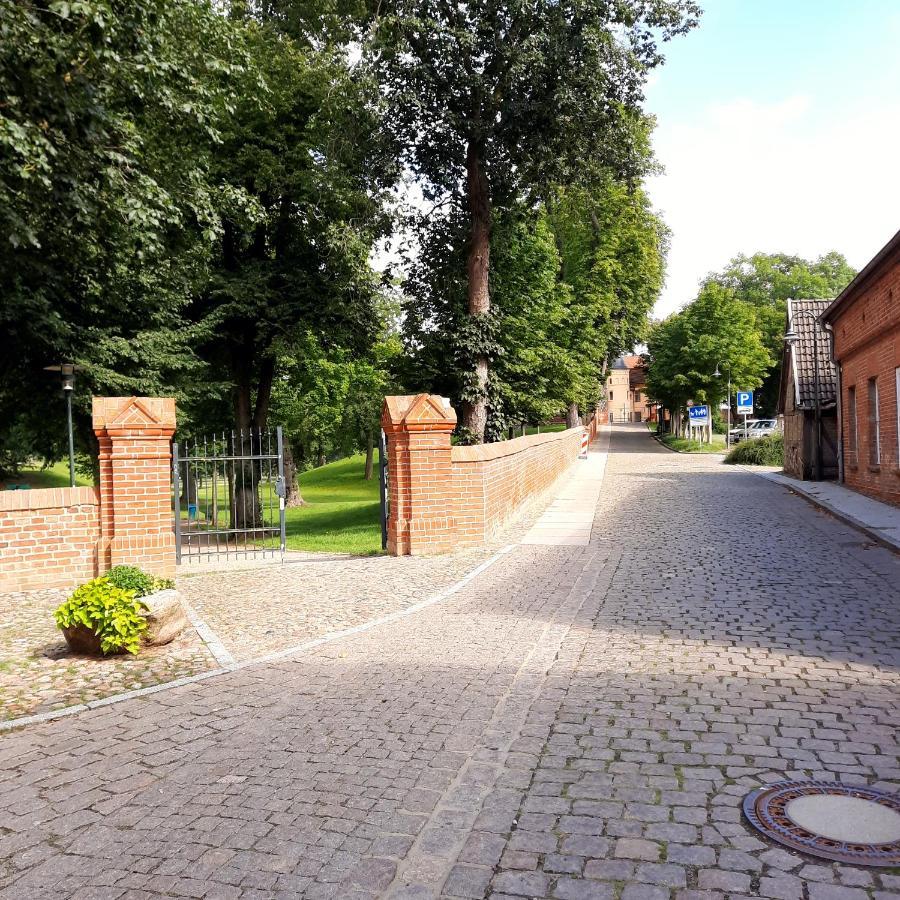 Ferienwohnung Am Schloss Reuterstadt Stavenhagen Exteriör bild